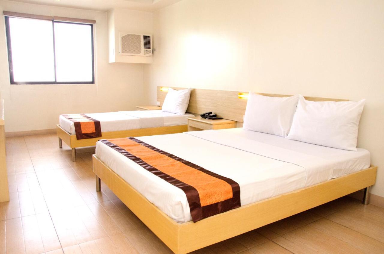 M Suites Hotel Makati City Exterior photo