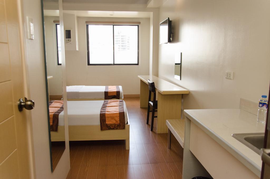 M Suites Hotel Makati City Exterior photo