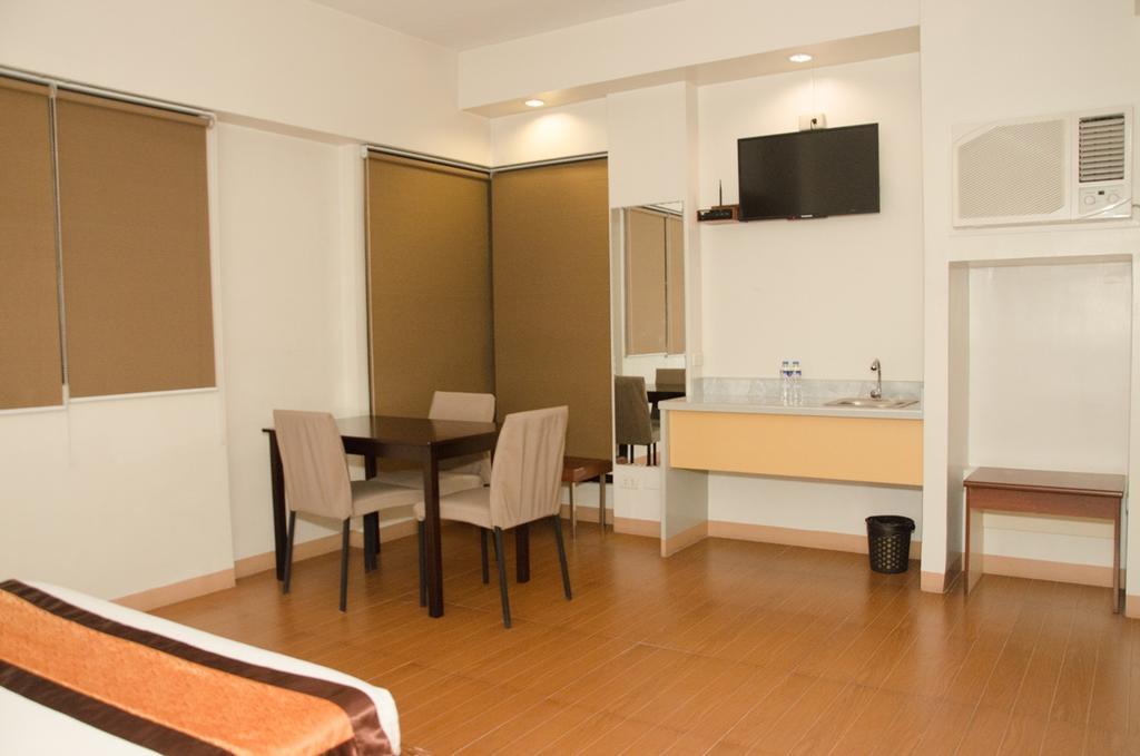 M Suites Hotel Makati City Exterior photo