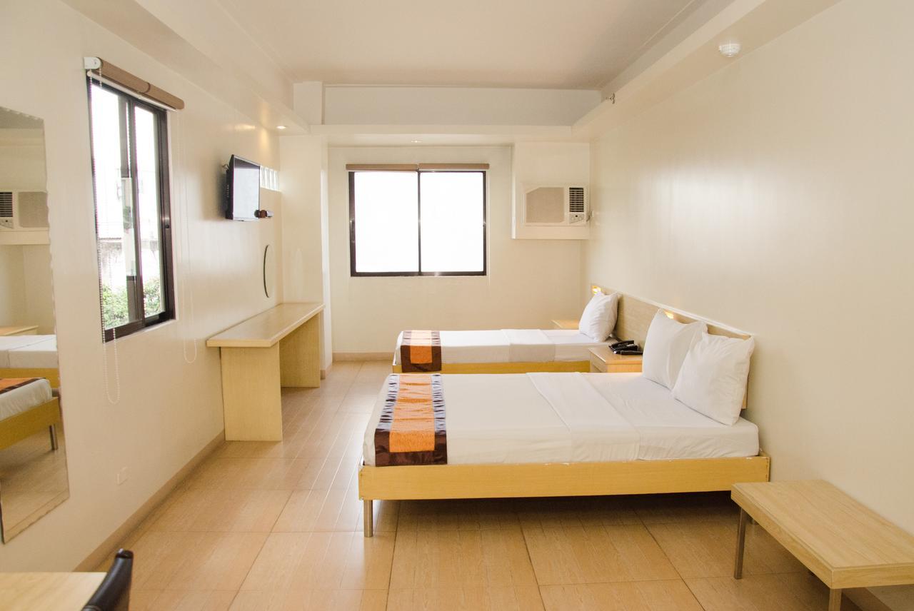 M Suites Hotel Makati City Exterior photo