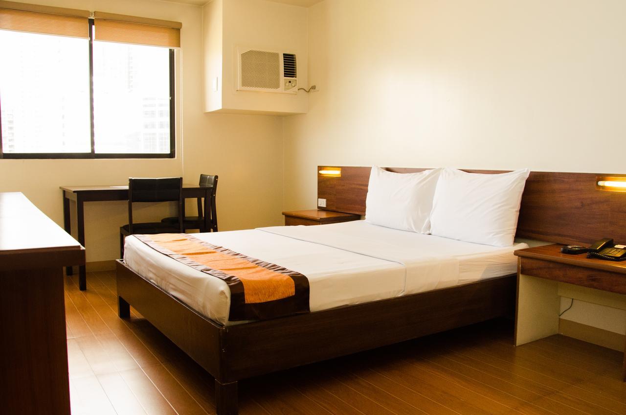 M Suites Hotel Makati City Exterior photo