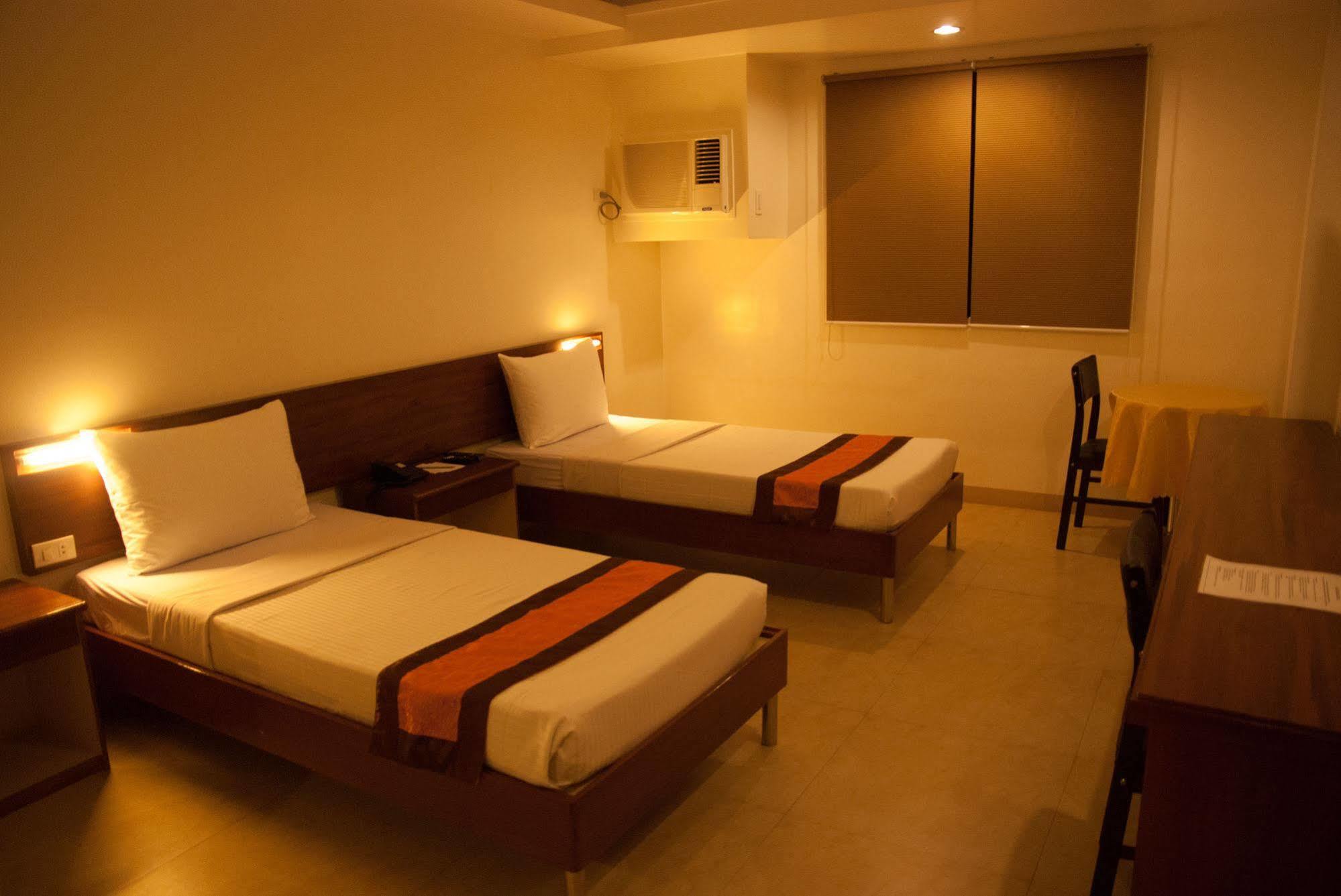 M Suites Hotel Makati City Exterior photo