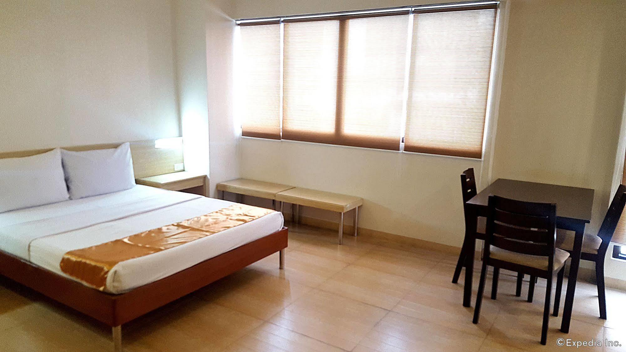 M Suites Hotel Makati City Exterior photo