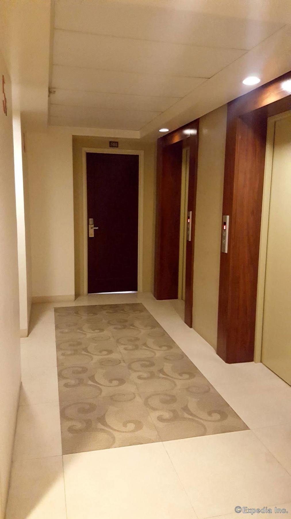 M Suites Hotel Makati City Exterior photo